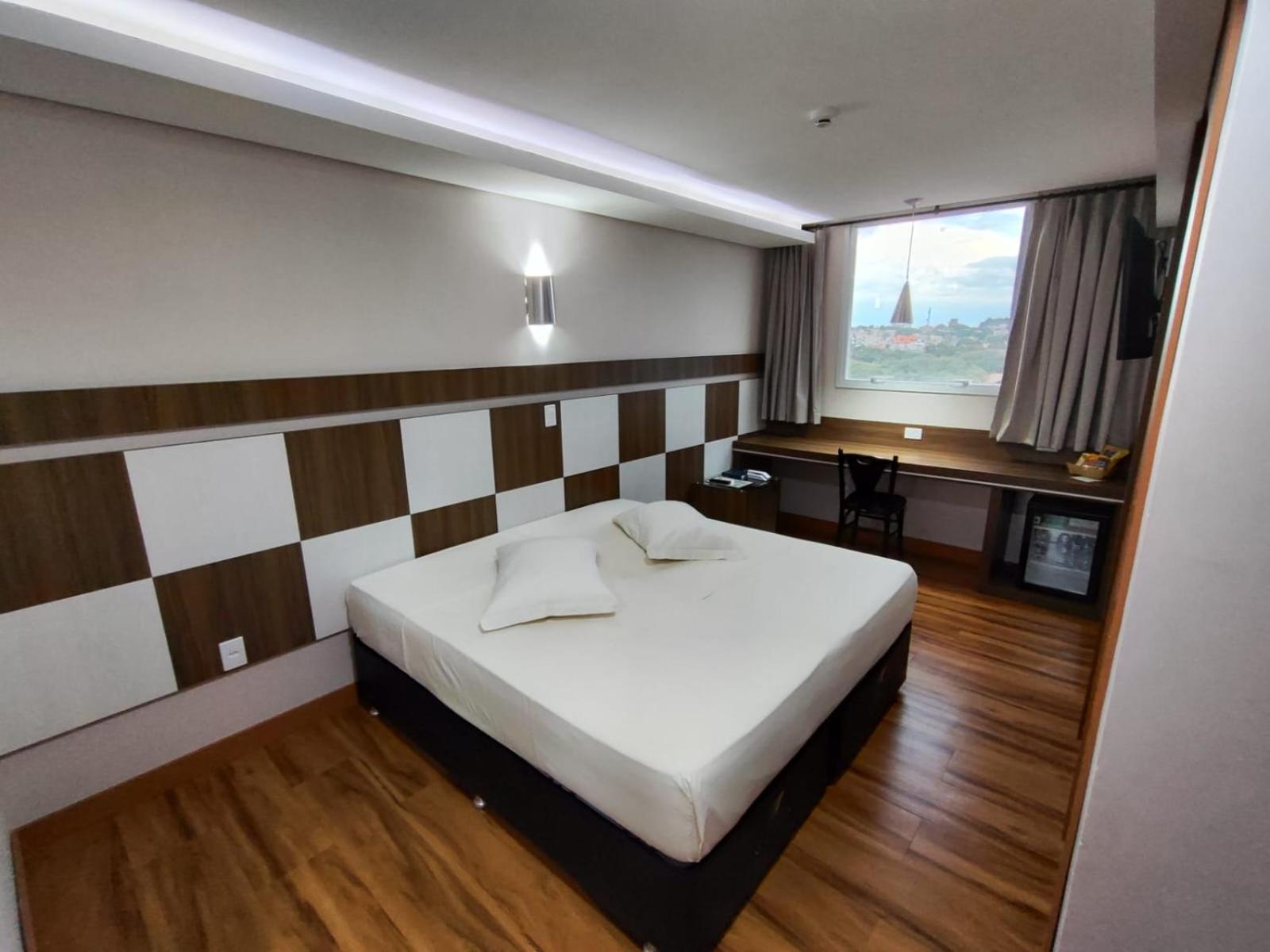 Hotel Maestro Executive Toledo โตเลโด ภายนอก รูปภาพ